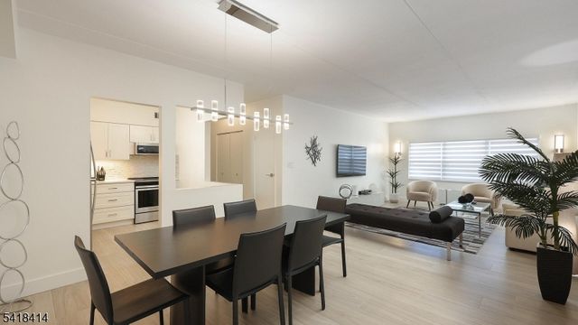 22 Riverside Dr B 7, Cranford Twp., NJ 07016