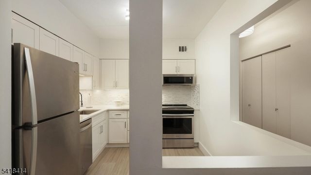 22 Riverside Dr B 7, Cranford Twp., NJ 07016