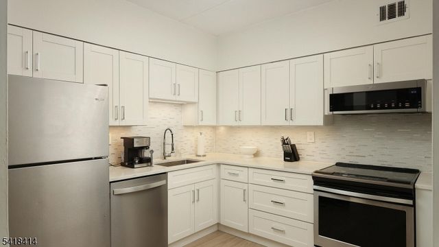 22 Riverside Dr B 7, Cranford Twp., NJ 07016