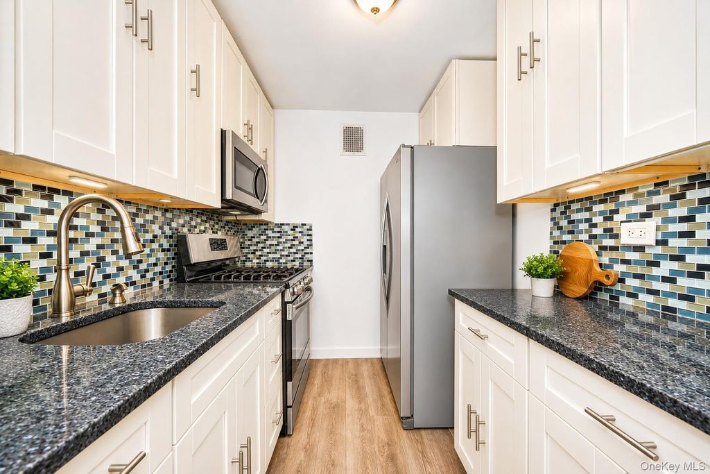 85-10 151st Avenue 5E, Howard Beach, NY 11414 — photo 5