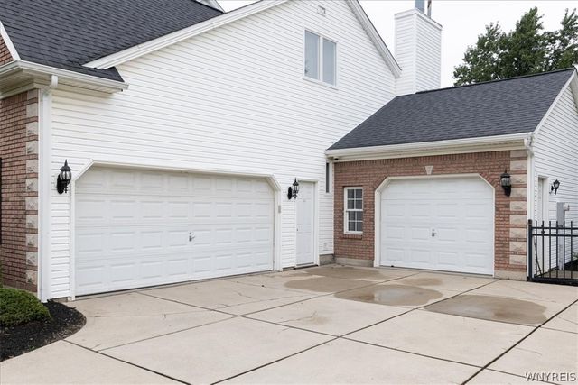 115 Via Foresta Lane, Amherst, NY 14221
