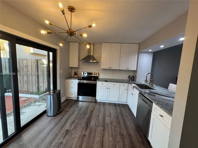 7816 SW 102nd Ln, Miami, FL 33156