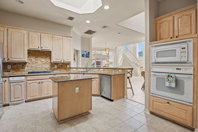 8625 Old Oak Drive, Irving, TX 75063