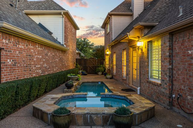 8625 Old Oak Drive, Irving, TX 75063