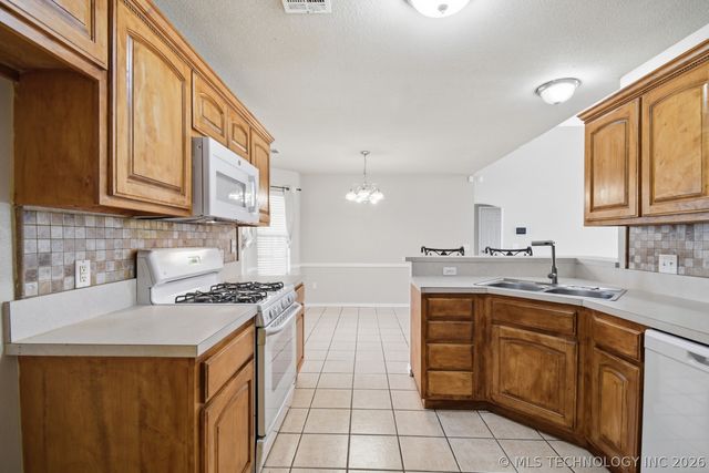 1510 W 117th Court, Jenks, OK 74037