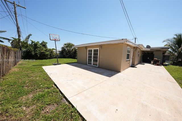 5511 NW 180th Ter, Miami Gardens, FL 33055