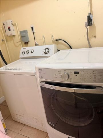 5511 NW 180th Ter, Miami Gardens, FL 33055