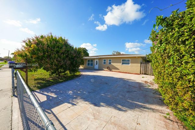 5511 NW 180th Ter, Miami Gardens, FL 33055