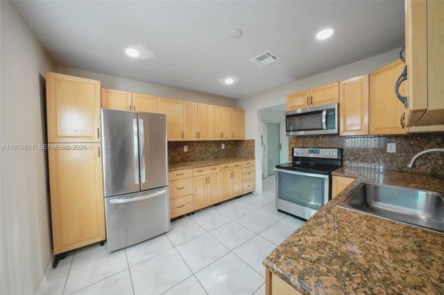 5511 NW 180th Ter, Miami Gardens, FL 33055