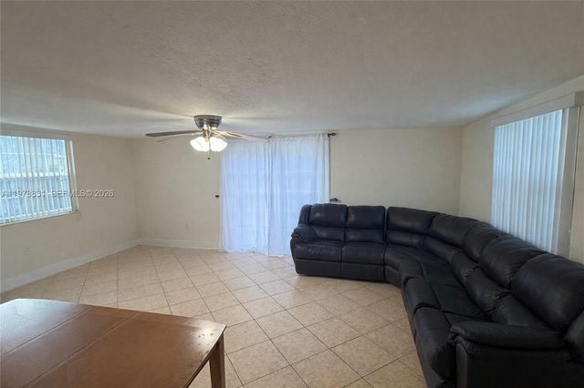 5511 NW 180th Ter, Miami Gardens, FL 33055