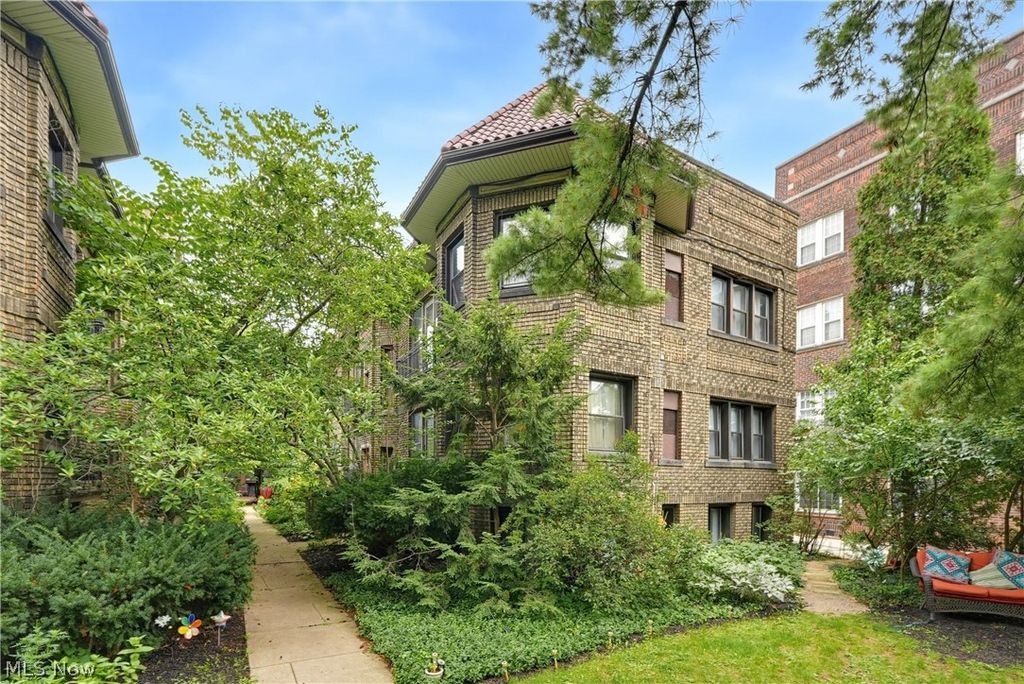 2473 Overlook Road 4, Cleveland Heights, OH 44106