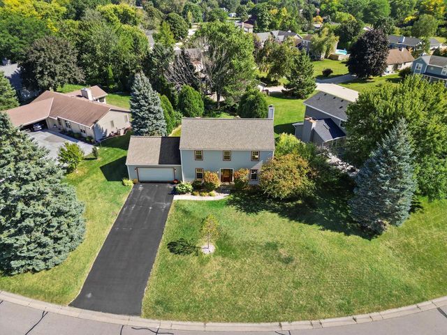 W225N2516 Alderwood LANE, Waukesha, WI 53186