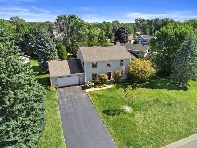 W225N2516 Alderwood LANE, Waukesha, WI 53186