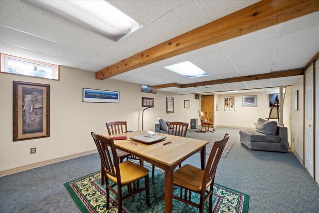 W225N2516 Alderwood LANE, Waukesha, WI 53186