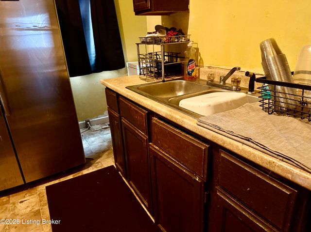 631 S 43rd St, Louisville, KY 40211