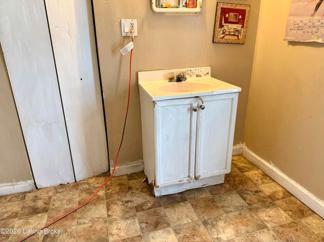 631 S 43rd St, Louisville, KY 40211