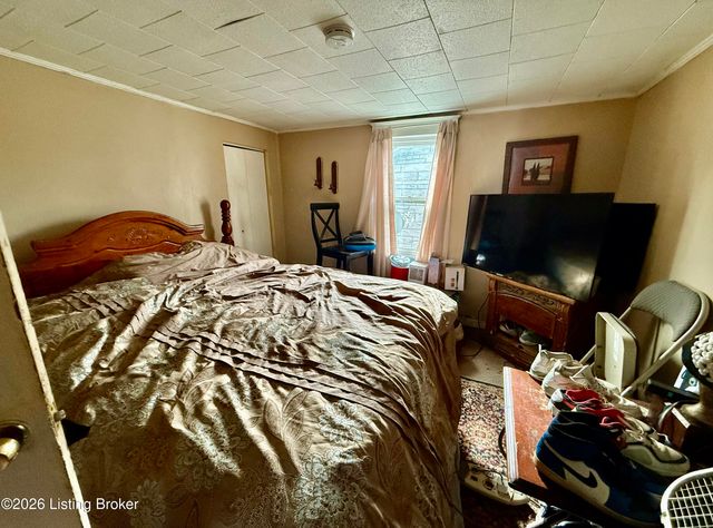 631 S 43rd St, Louisville, KY 40211