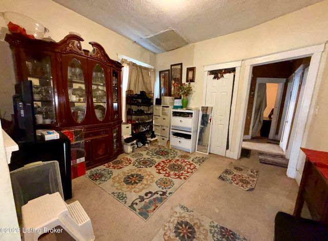 631 S 43rd St, Louisville, KY 40211