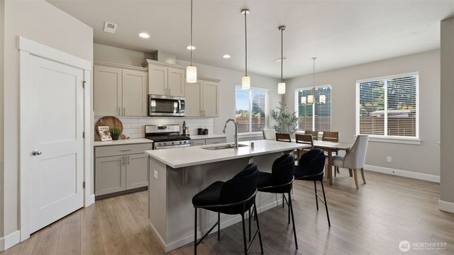 12303 SE 271st Place, Kent, WA 98030