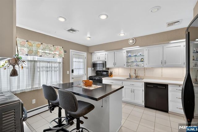 182 Yawpo Avenue, Oakland, NJ 07436