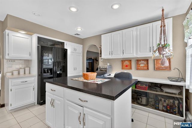 182 Yawpo Avenue, Oakland, NJ 07436