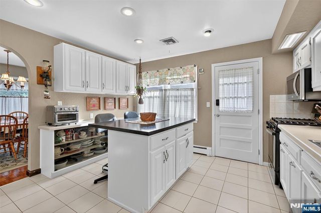 182 Yawpo Avenue, Oakland, NJ 07436