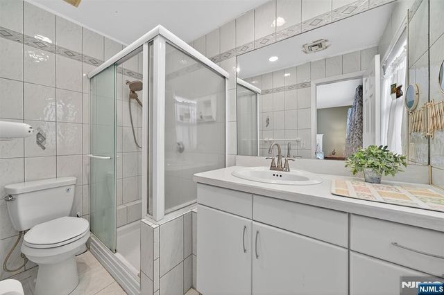 182 Yawpo Avenue, Oakland, NJ 07436