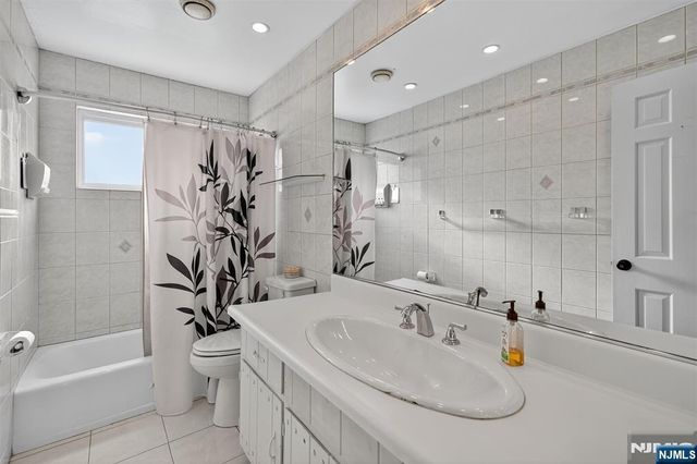 182 Yawpo Avenue, Oakland, NJ 07436