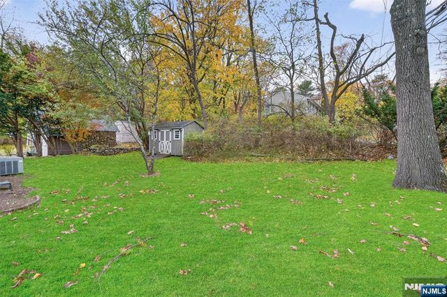 182 Yawpo Avenue, Oakland, NJ 07436