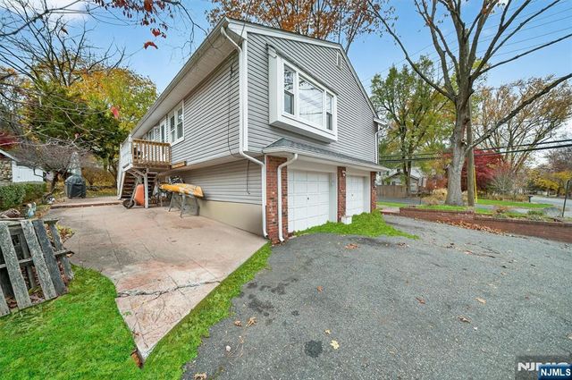 182 Yawpo Avenue, Oakland, NJ 07436