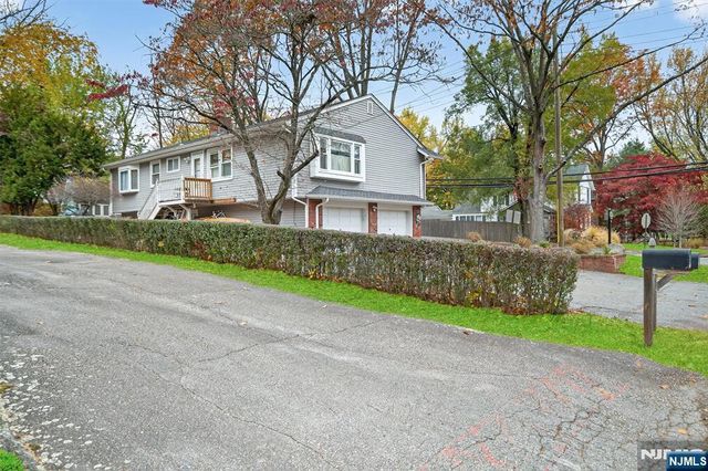 182 Yawpo Avenue, Oakland, NJ 07436