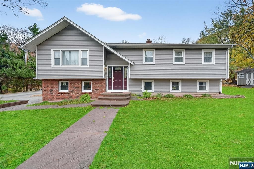 182 Yawpo Avenue, Oakland, NJ 07436