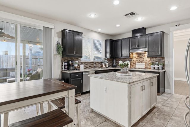 3300 Fetereia Dr, Modesto, CA 95355