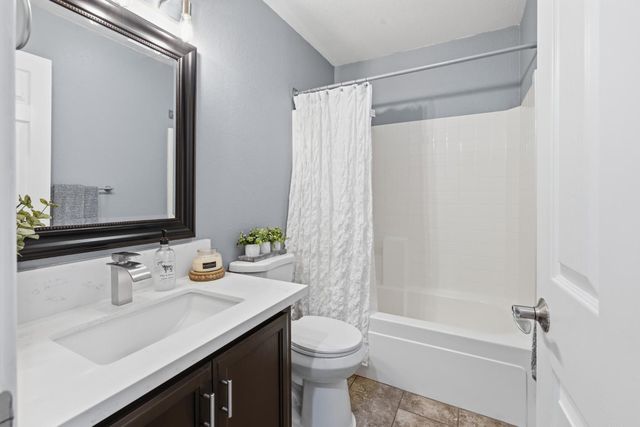 3300 Fetereia Dr, Modesto, CA 95355