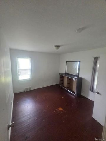 8210 Warwick Street, Detroit, MI 48228