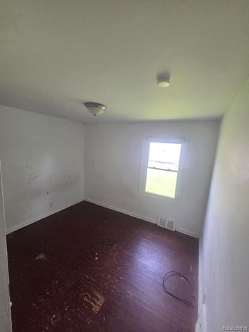 8210 Warwick Street, Detroit, MI 48228