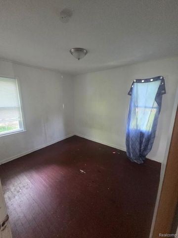 8210 Warwick Street, Detroit, MI 48228