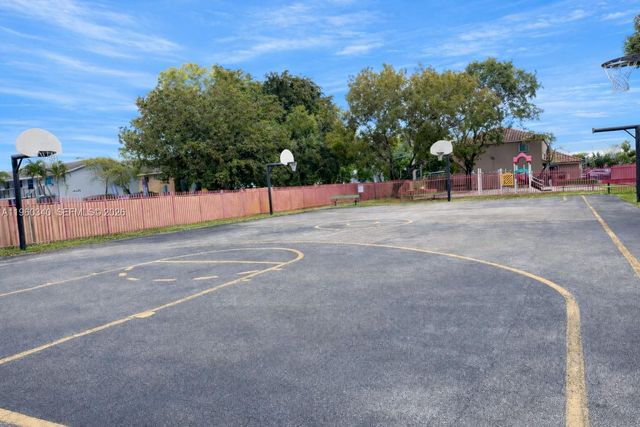 2530 W 67th Pl 12-29, Hialeah, FL 33016