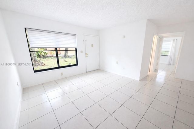 2530 W 67th Pl 12-29, Hialeah, FL 33016