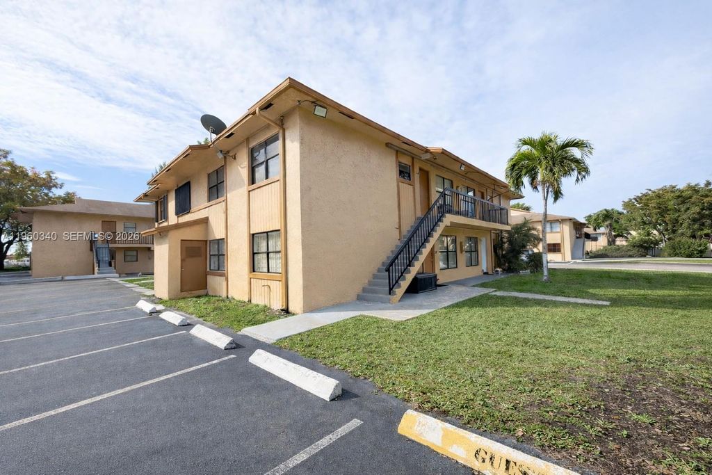 2530 W 67th Pl 12-29, Hialeah, FL 33016