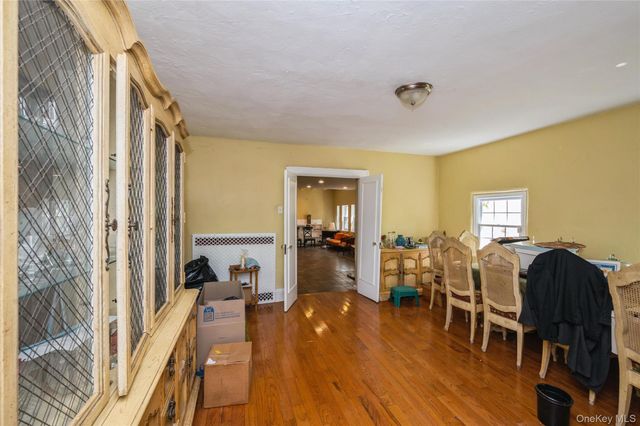 67 The Serpentine, Roslyn Estates, NY 11576