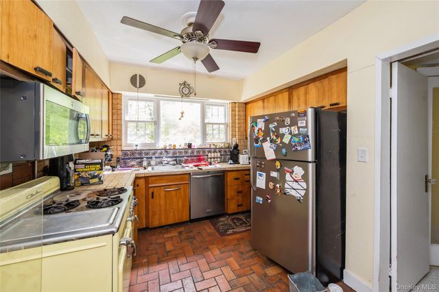 67 The Serpentine, Roslyn Estates, NY 11576