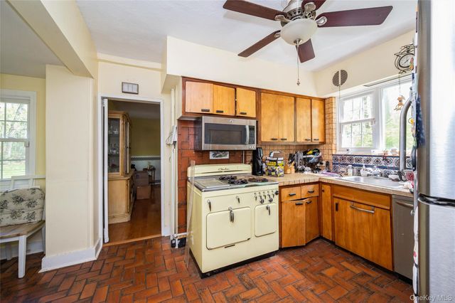 67 The Serpentine, Roslyn Estates, NY 11576