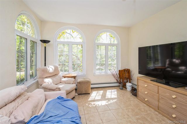 67 The Serpentine, Roslyn Estates, NY 11576