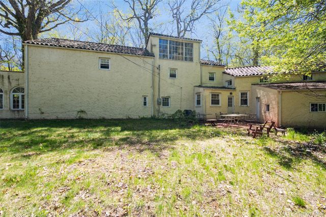 67 The Serpentine, Roslyn Estates, NY 11576