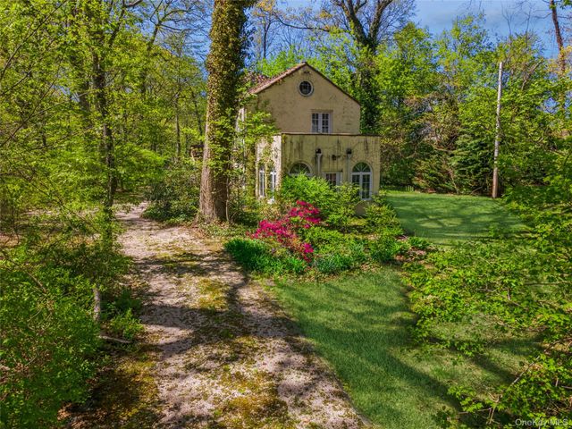 67 The Serpentine, Roslyn Estates, NY 11576