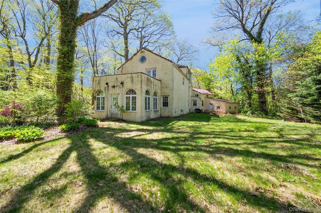 67 The Serpentine, Roslyn Estates, NY 11576