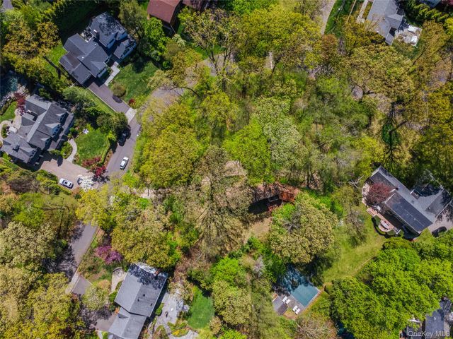67 The Serpentine, Roslyn Estates, NY 11576