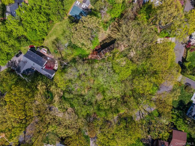 67 The Serpentine, Roslyn Estates, NY 11576