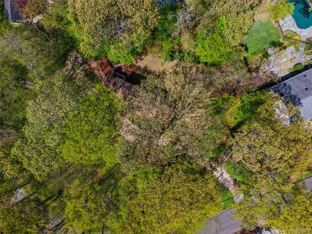 67 The Serpentine, Roslyn Estates, NY 11576